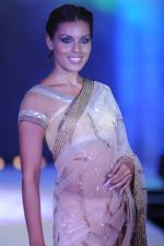 Deepti Gujral at Pidilite presents Manish Malhotra, Shaina NC show for CPAA in Mumbai on 1st July 2012 (75).JPG